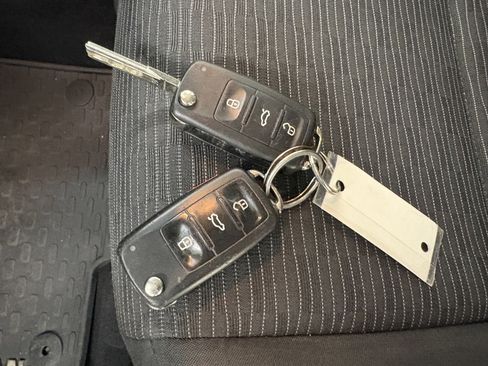 Used 2014 Volkswagen Tiguan S image 13