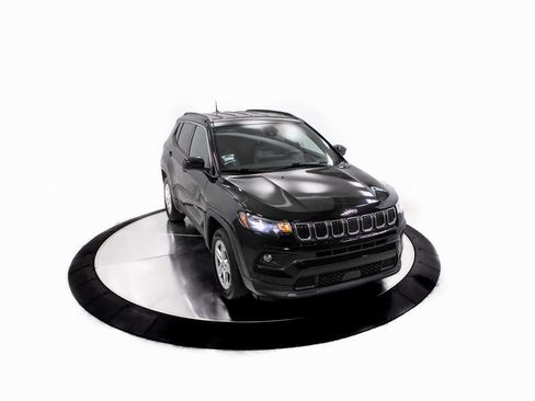 Used 2023 Jeep Compass Latitude image 33