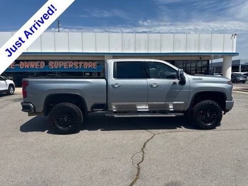 Used 2024 Chevrolet Silverado 2500 High Country w/ High Country Premium Package AWD/4WD image 2