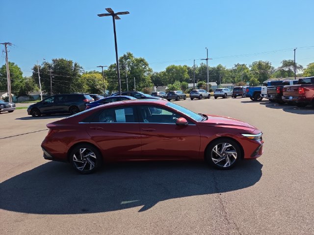 Certified 2024 Hyundai Elantra Limited FWD image 5