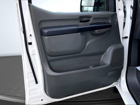 Used 2021 Nissan NV 3500 SV RWD image 17
