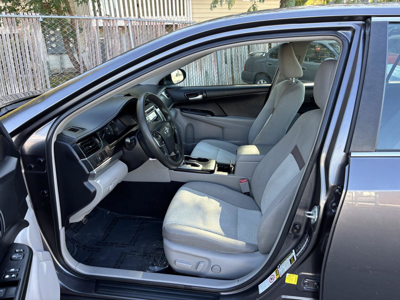Used 2014 Toyota Camry LE w/ Fleet Convenience Package FWD image 4