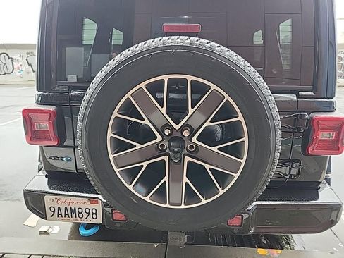 Used 2022 Jeep Wrangler Unlimited Sahara image 7