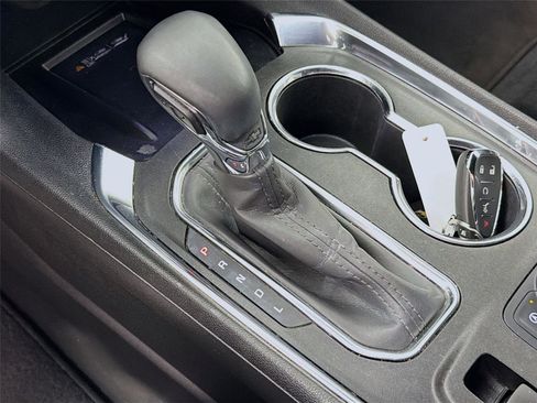 Used 2023 Chevrolet Traverse LT image 17