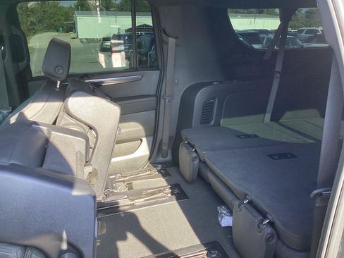 Used 2025 Chevrolet Suburban RST w/ Comfort Package RWD image 5