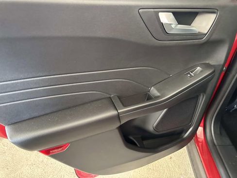 Used 2025 Ford Escape SE image 12