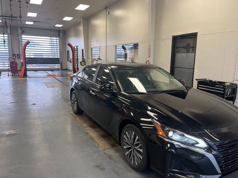 Used 2023 Nissan Altima 2.5 SV AWD/4WD image 1