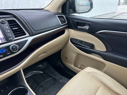 Used 2015 Toyota Highlander Limited w/ Driver Technology Package AWD/4WD image 49