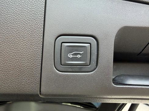 Used 2019 Cadillac XT4 Sport w/ Cold Weather Package AWD/4WD image 7