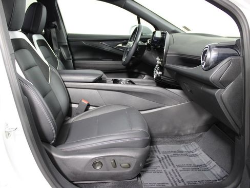 Used 2024 Chevrolet Blazer EV LT AWD/4WD image 9