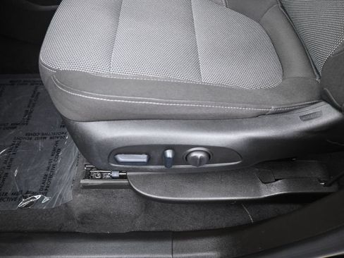 Used 2023 Chevrolet Traverse LT FWD image 17