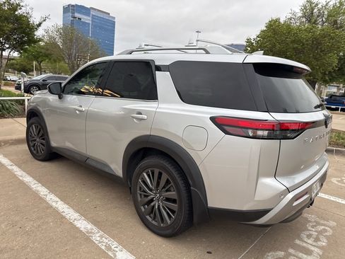 Certified 2022 Nissan Pathfinder SL w/ SL Premium Package image 3