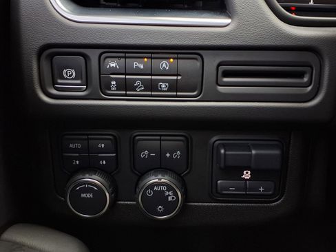 Used 2024 Chevrolet Tahoe Z71 w/ Luxury Package image 19