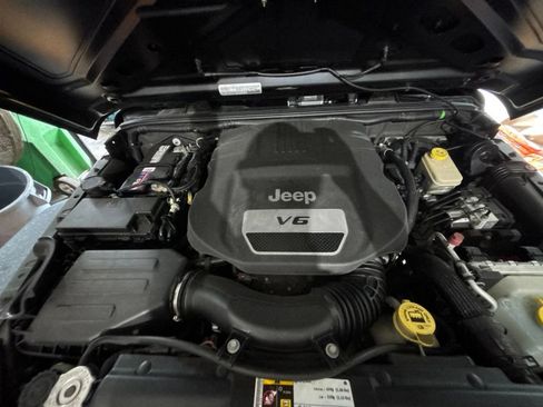 Used 2015 Jeep Wrangler Unlimited Sport w/ Quick Order Package 24S AWD/4WD image 17