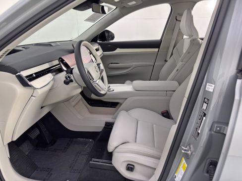 Used 2025 Volvo EX90 Ultra image 17