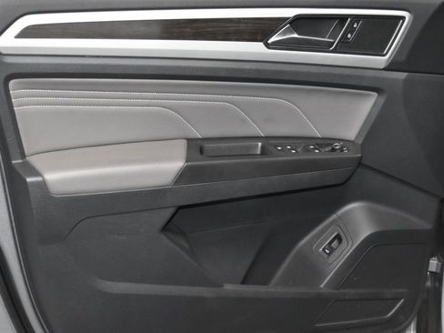 Used 2023 Volkswagen Atlas SE image 4