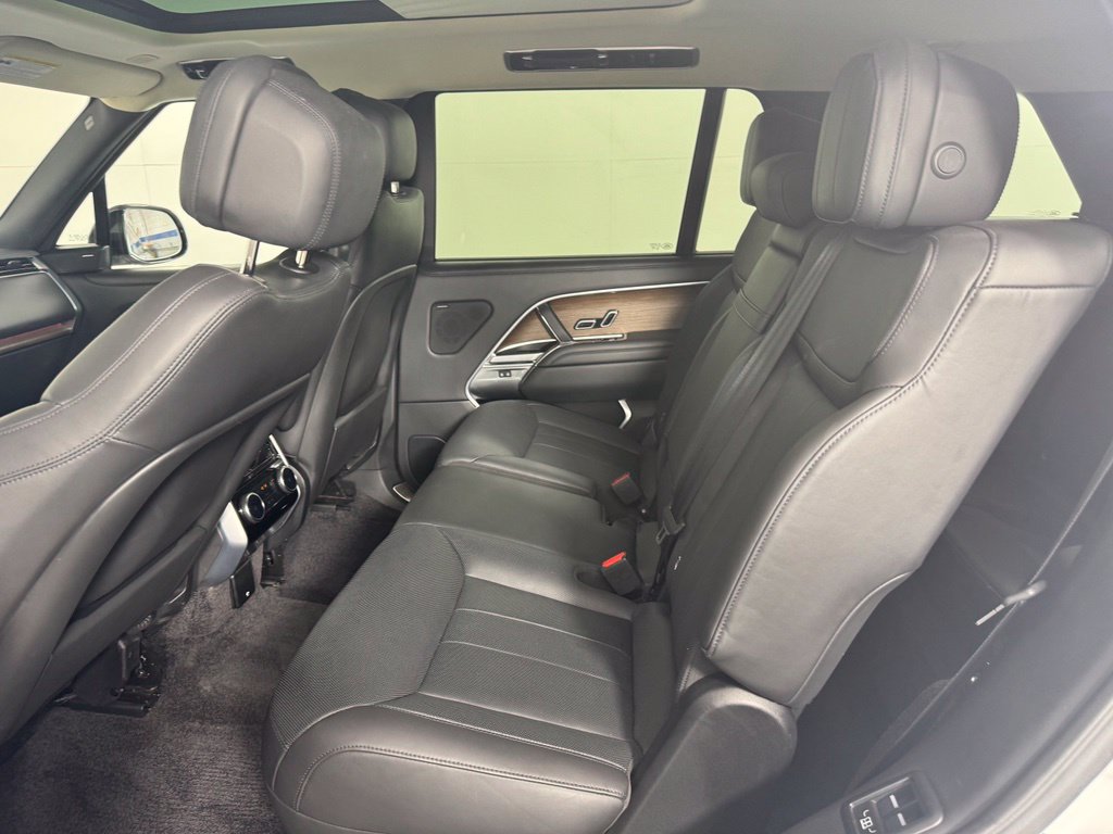 Used 2025 Land Rover Range Rover Long Wheelbase SE AWD/4WD image 26