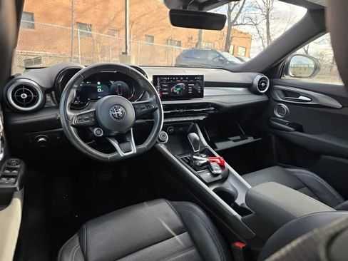 Used 2024 Alfa Romeo Tonale Ti image 15