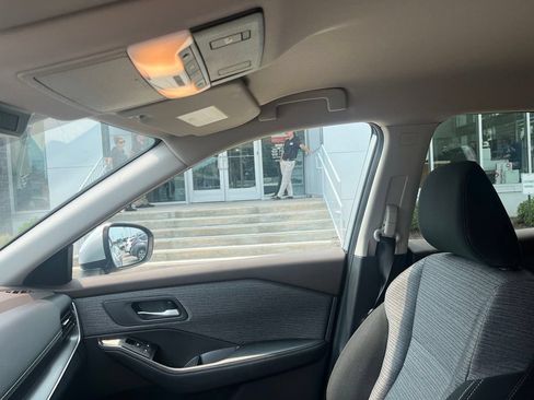 Used 2021 Nissan Rogue SV FWD image 11