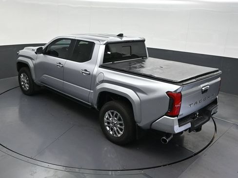 Used 2025 Toyota Tacoma Limited AWD/4WD image 17