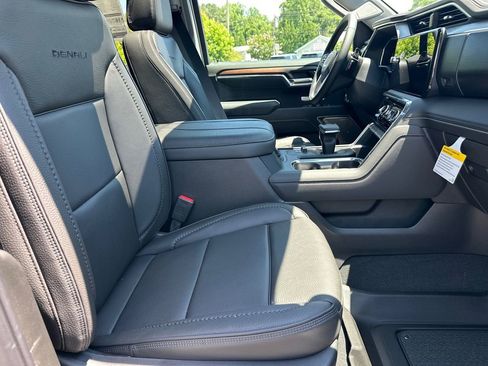 New 2026 GMC Sierra 1500 Denali w/ Denali Reserve Package AWD/4WD image 14