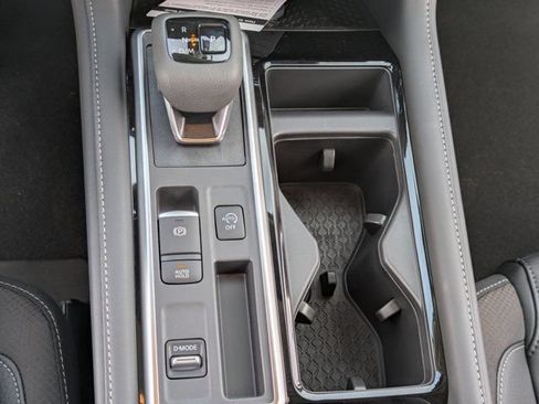 New 2026 Nissan Pathfinder SL w/ SL Premium Package (P04) FWD image 16