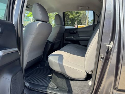 Used 2018 Toyota Tacoma SR5 AWD/4WD image 28