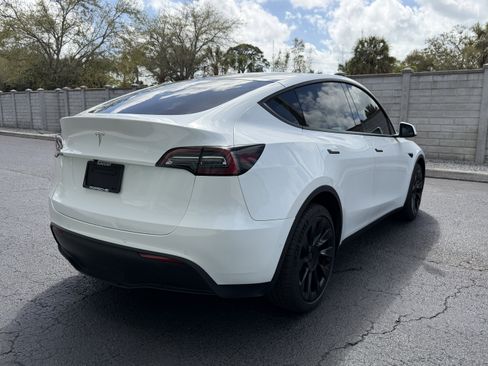 Used 2022 Tesla Model Y Long Range image 6
