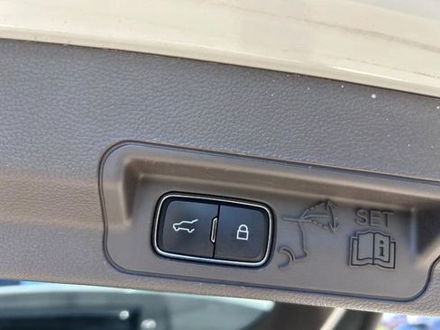 Used 2020 Ford Explorer Platinum w/ Premium Technology Package image 6