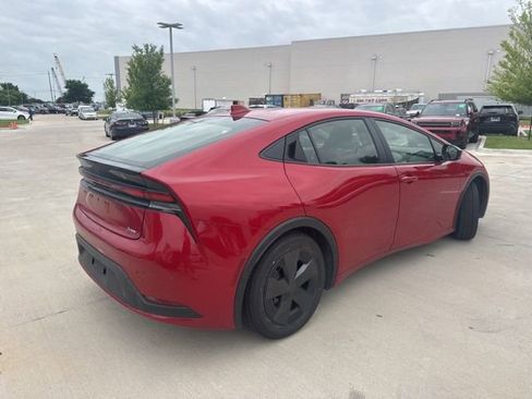 Used 2024 Toyota Prius LE image 3