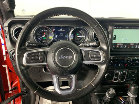 Used 2022 Jeep Wrangler Unlimited Sahara AWD/4WD image 22