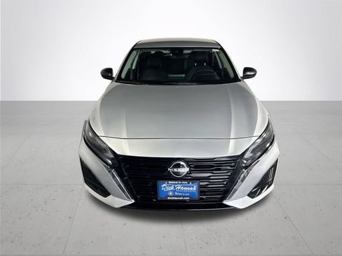 Used 2024 Nissan Altima 2.5 SV AWD/4WD image 3