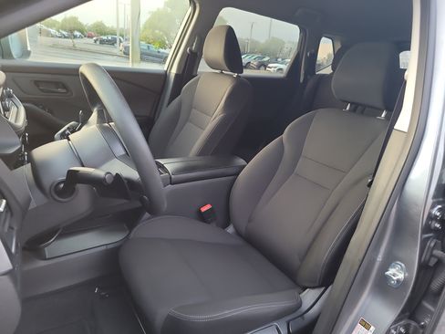 Used 2023 Nissan Rogue S image 19