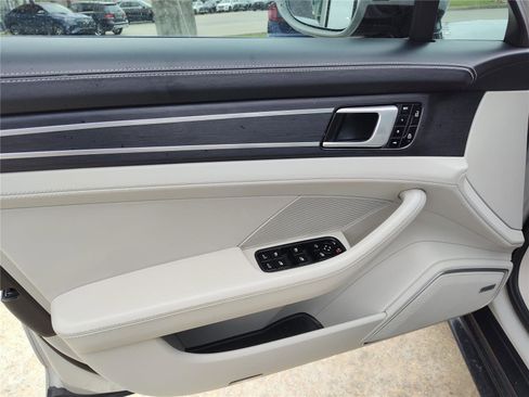 Used 2019 Porsche Panamera GTS image 13