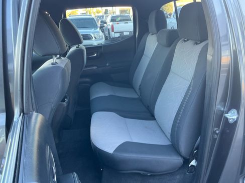 Certified 2022 Toyota Tacoma TRD Off-Road image 17