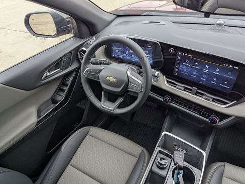 New 2026 Chevrolet Equinox LT w/ Convenience Package II image 17