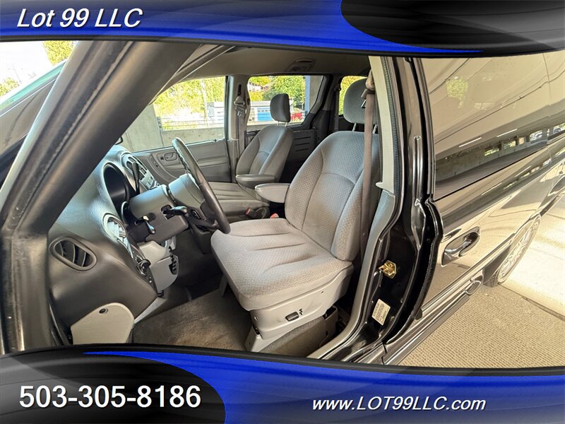 Used 2006 Chrysler Town & Country Touring w/ Trailer Tow Prep Group FWD image 8