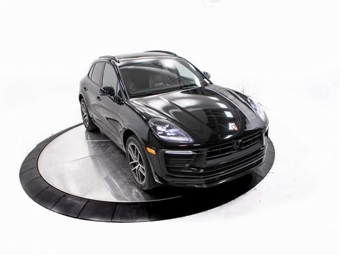 Certified 2024 Porsche Macan image 39