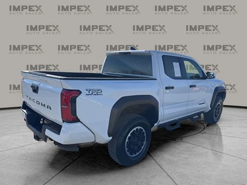 Used 2024 Toyota Tacoma TRD Off-Road image 5