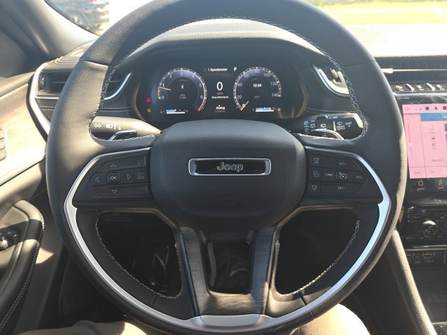 Used 2025 Jeep Grand Cherokee L Limited w/ Luxury Tech Group II AWD/4WD image 22