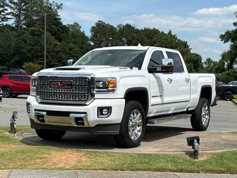 Used 2017 GMC Sierra 2500 Denali w/ Duramax Plus Package AWD/4WD image 3
