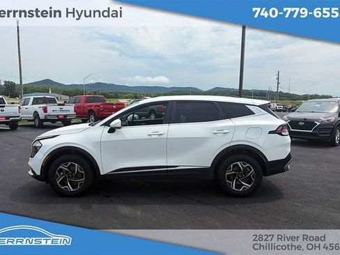 Used 2023 Kia Sportage LX AWD/4WD image 4