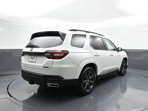 Certified 2023 Honda Pilot Sport image 6