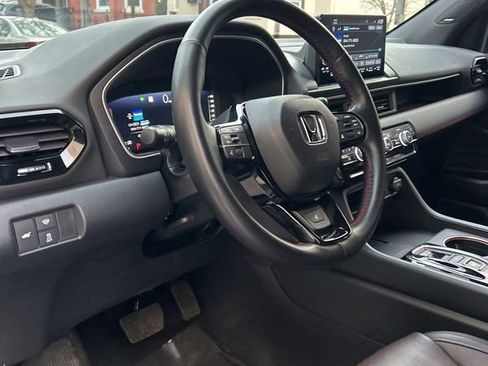 Used 2025 Honda Pilot Black Edition image 34