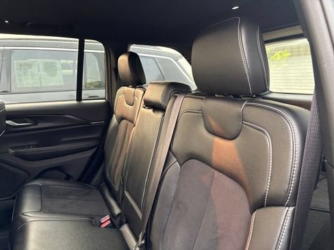 Used 2023 Jeep Grand Cherokee Altitude AWD/4WD image 10