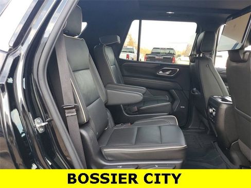 Used 2022 GMC Yukon SLT w/ SLT Luxury Package image 28