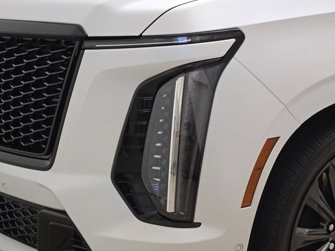 Used 2025 Cadillac Escalade V AWD/4WD image 5