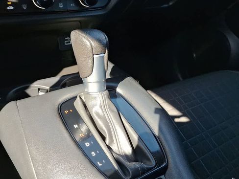 Used 2023 Honda HR-V LX image 12