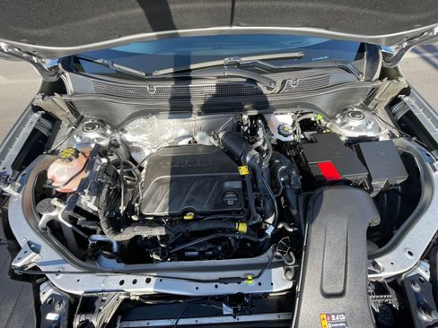 Used 2025 Chevrolet Trax LT image 31