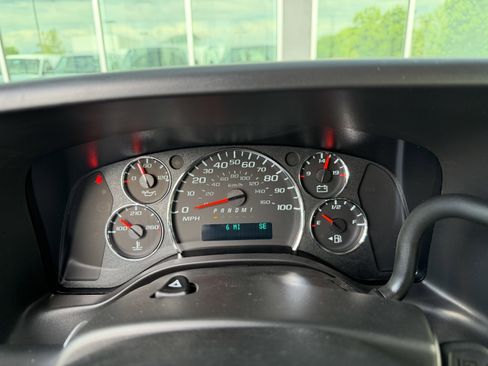 New 2026 Chevrolet Express 3500 Extended RWD image 17